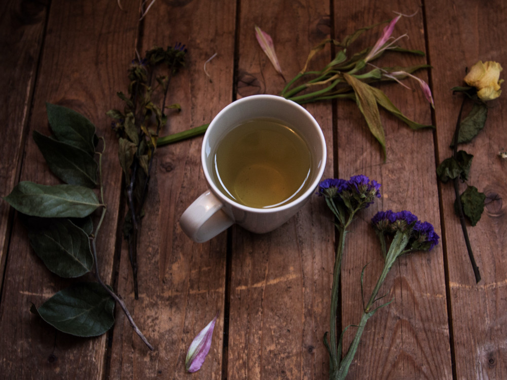 tea-table-flowers-leaves