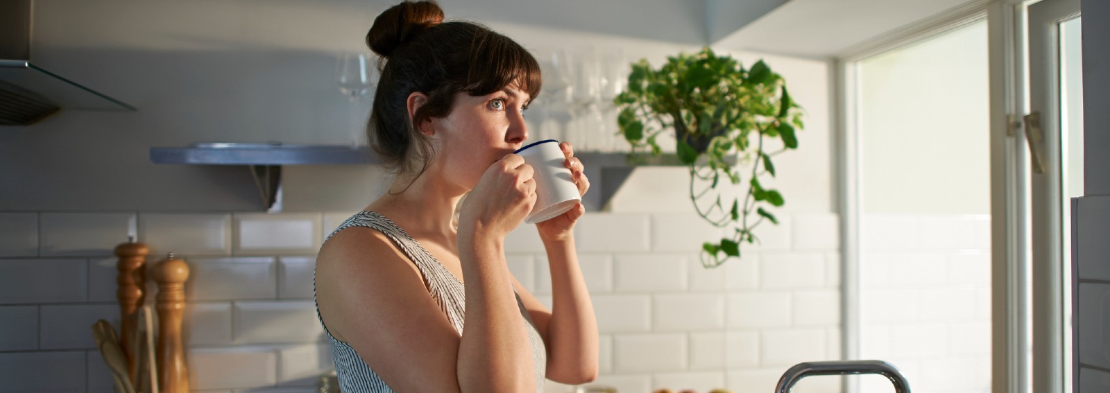 woman-drinking-coffee-in-the-morning