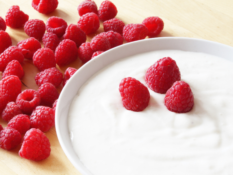 Yogurt-diet-with-fruits