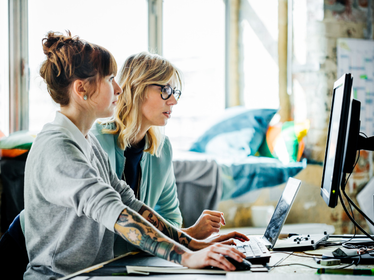 colleague-working-together-helping-each-other