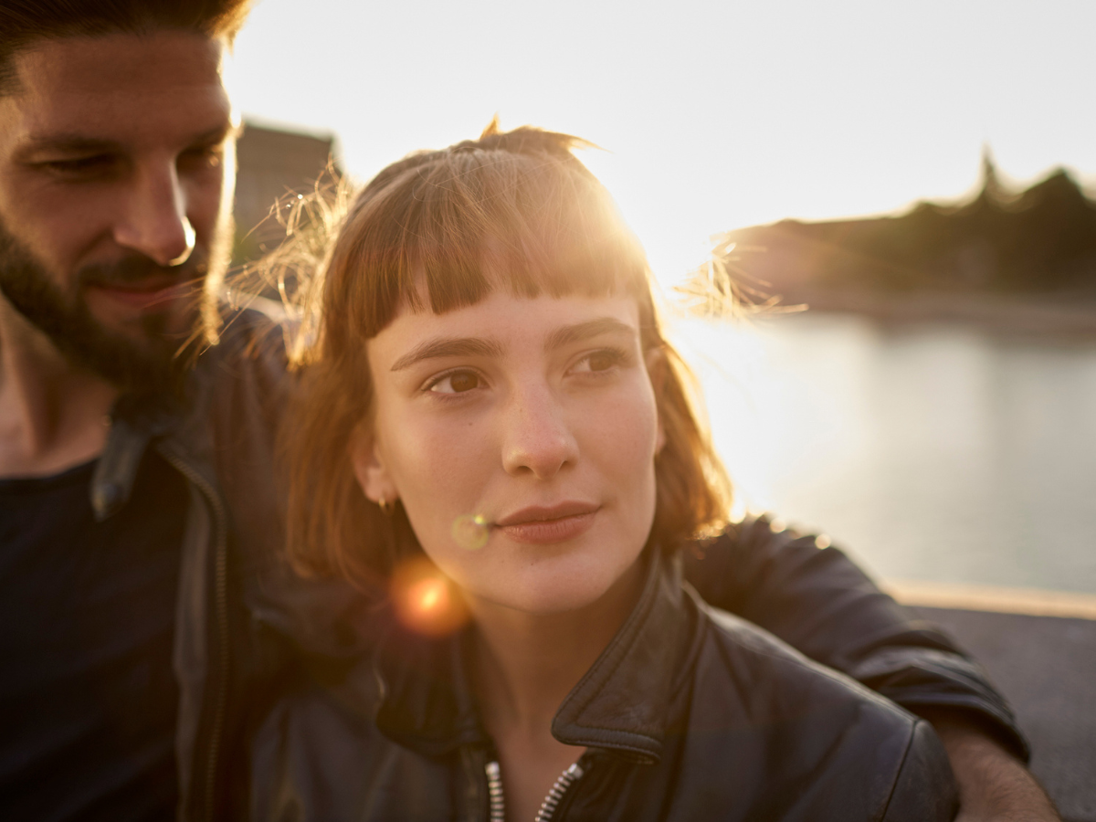 dating-couple-together-sun-outside-intimate