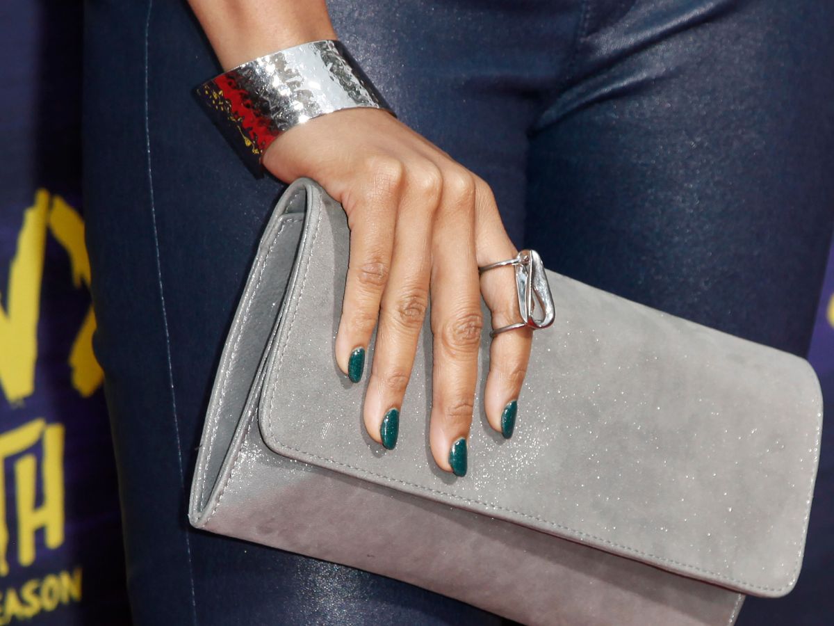 monochromatic-nails-emerald