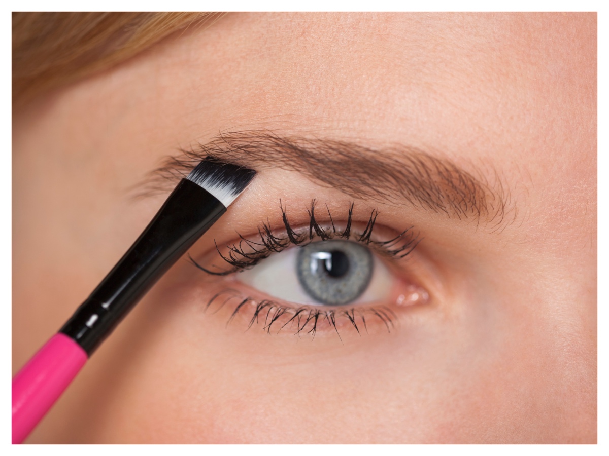 brushing-eyebow-hair-close-up-shot