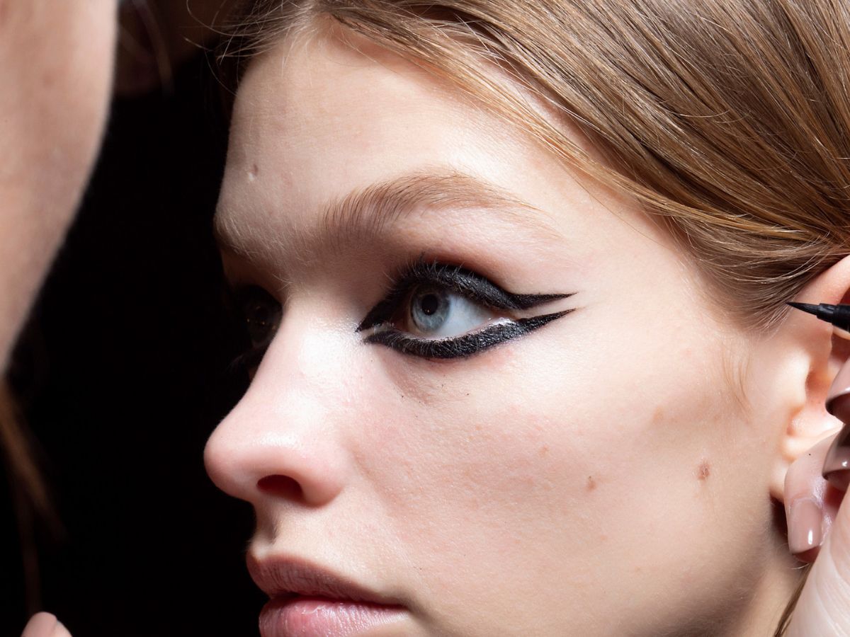 dark-eyeliner-brown-hair