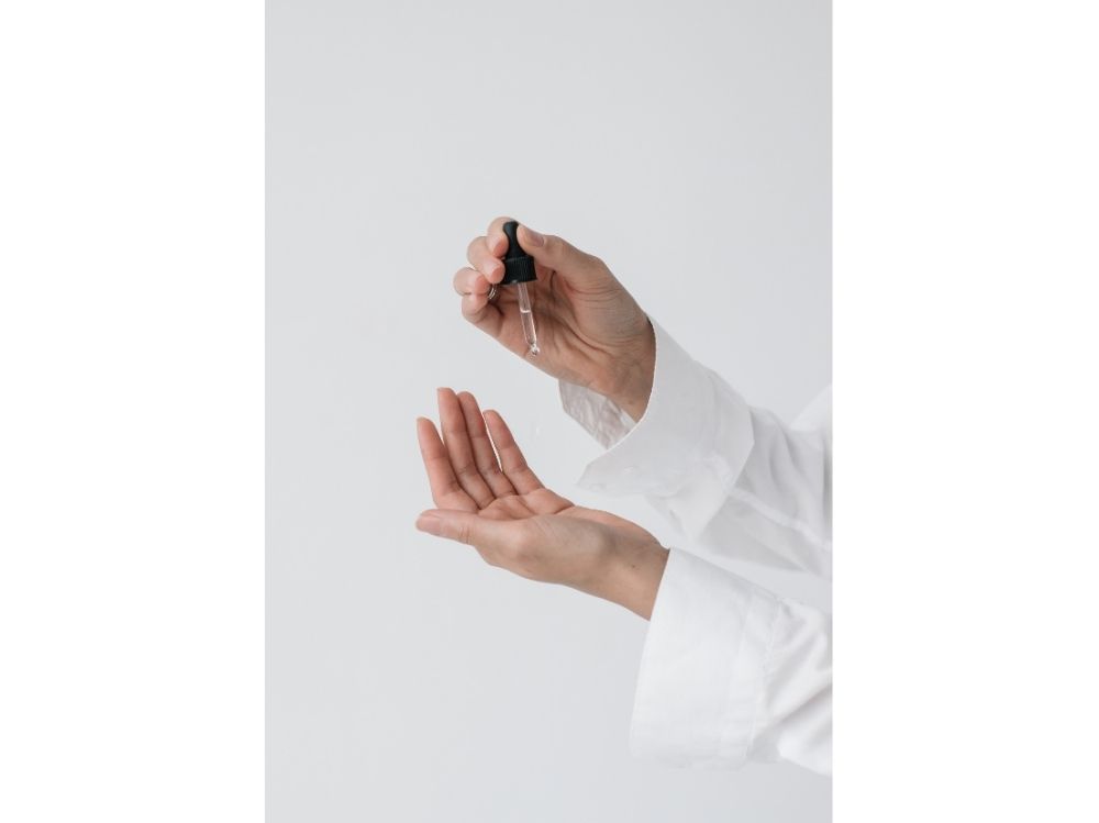 hands-serum-skin-care-vitamin-c