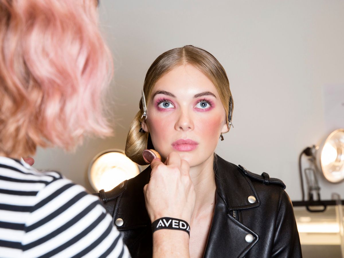 light-make-up-blue-eyes-beauty-fashion