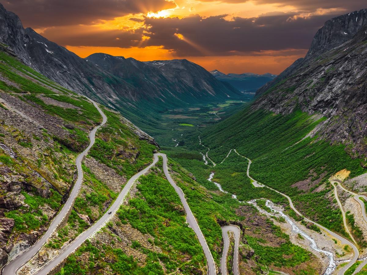 norvegia-trollstigen-road-travel