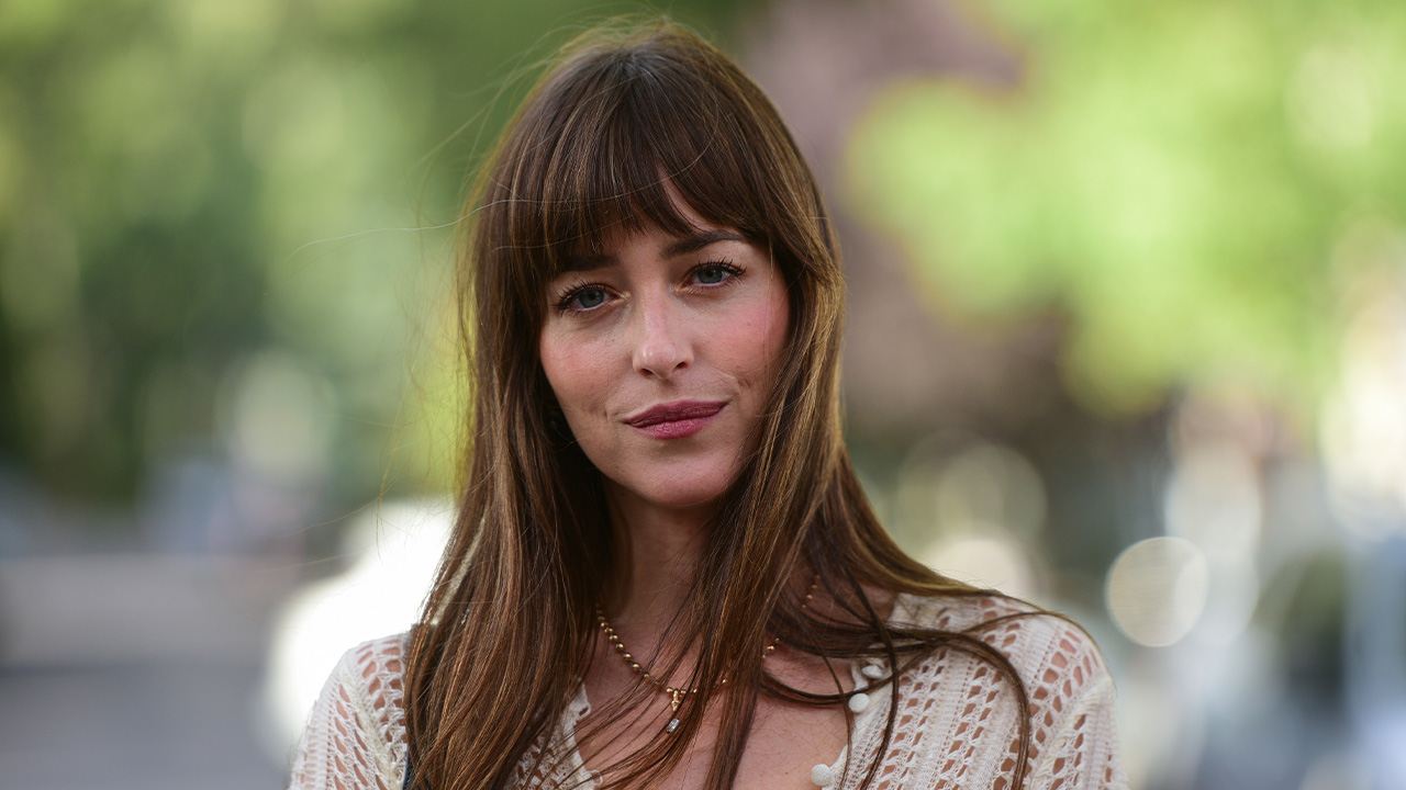 dakota-johnson-chris-martin-relationship