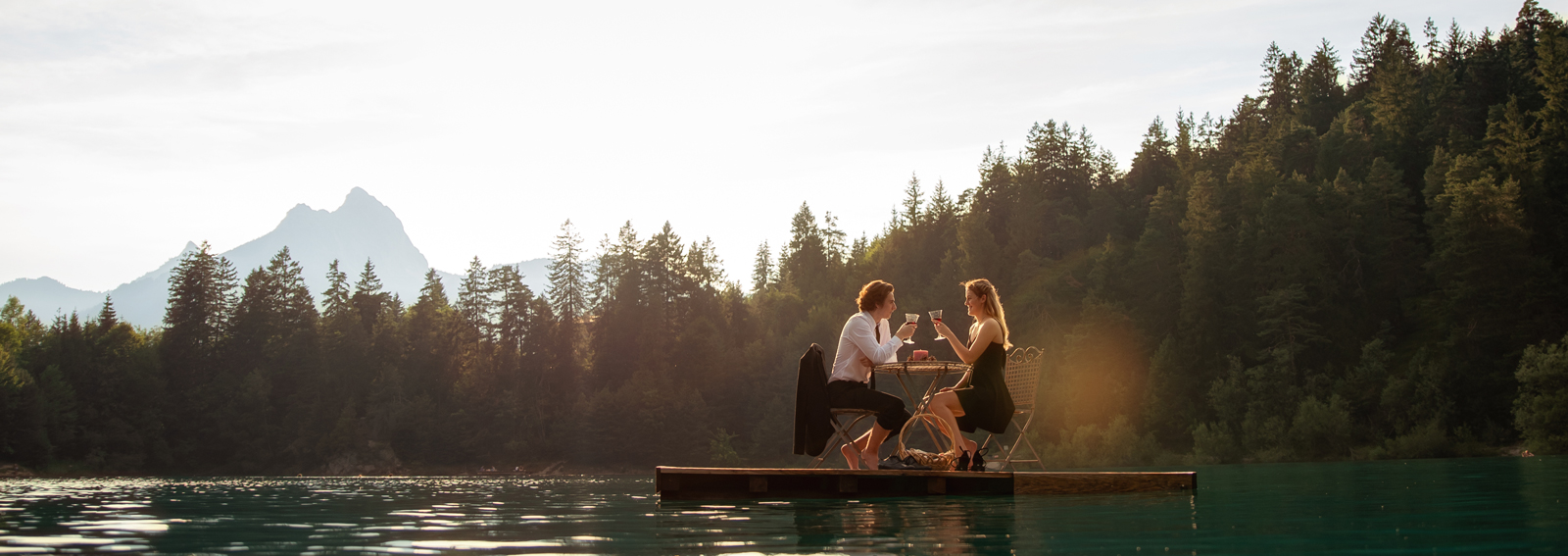 Getty-Images-romantic-date-by-the-river
