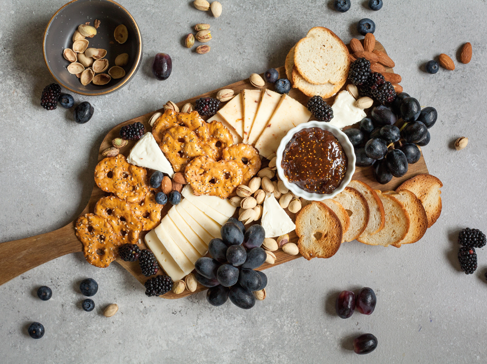 grapes-bread-cheeze-body-health-nutrients
