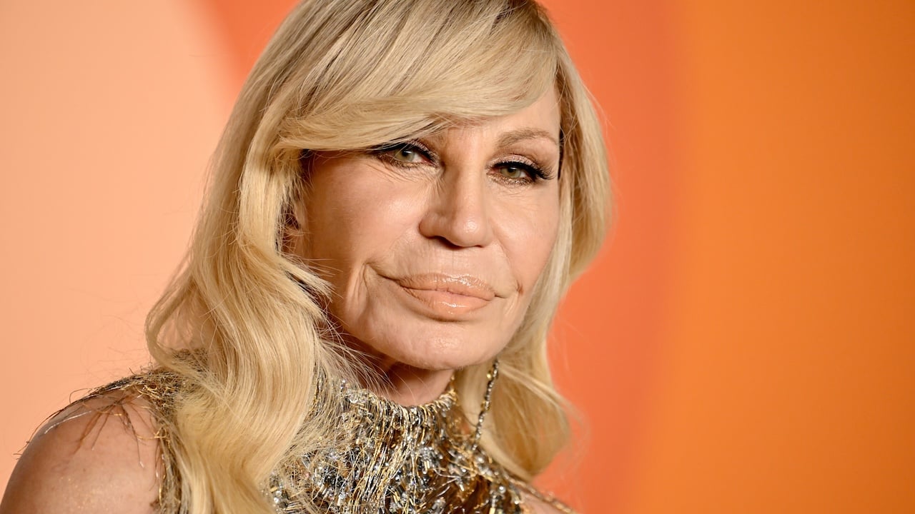 donatella-versace-steps-down-