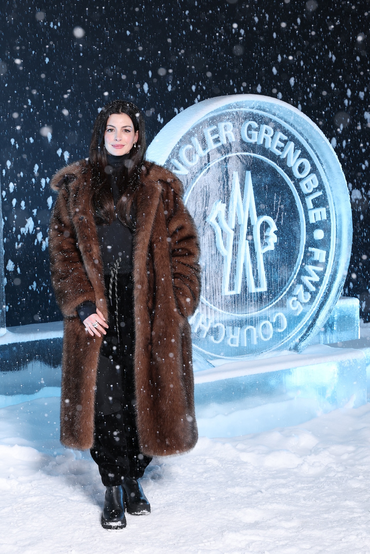 Anne Hathaway Moncler