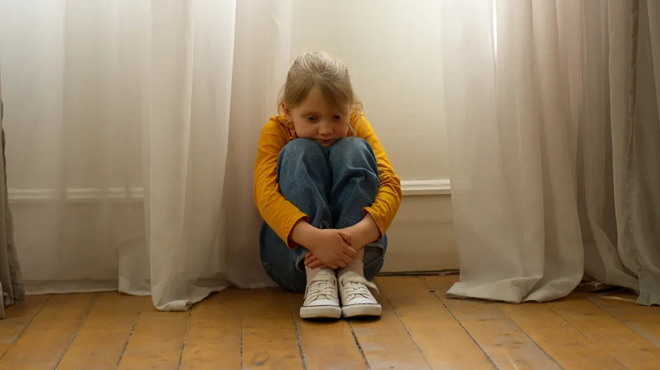 Emotional wounds: 6 traits often see in adults who didn't feel loved as children.