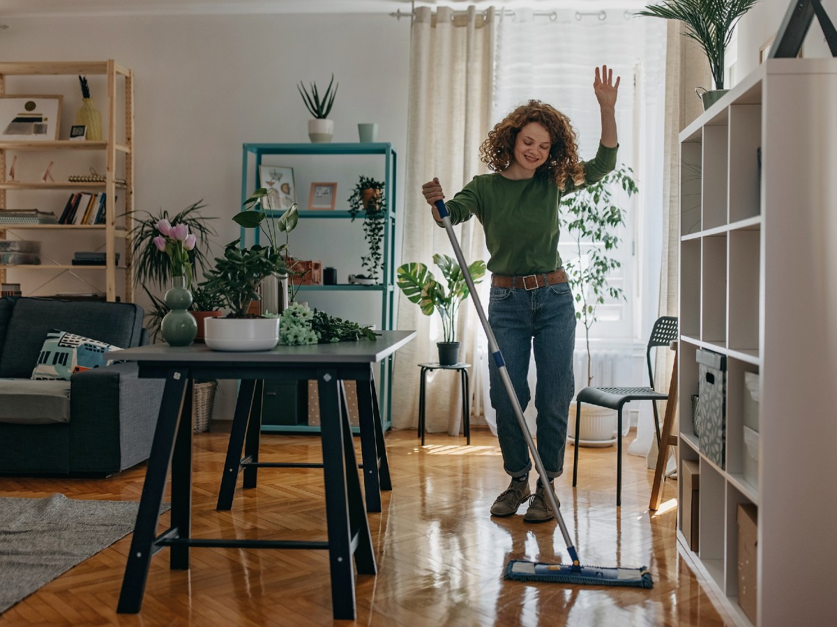 cleaning-the-house-decluttering