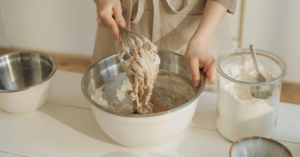A kitchen utensil hygiene tip: your favorite kitchen utensil may hide more germs than you think, especially if it’s used daily.