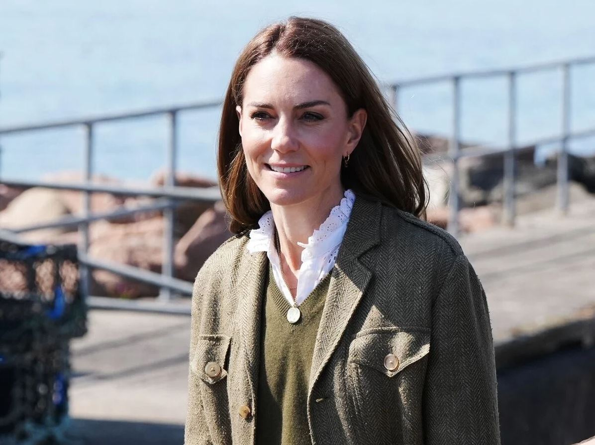 Ever wondered how Kate Middleton always looks so impeccably polished? The secret lies in her undergarments. Find out how her flawless bodysuit could revolutionize your own wardrobe.