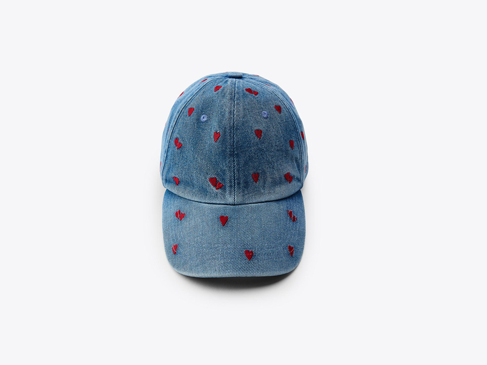 Zara-baseball-cap-blue-with-hearts