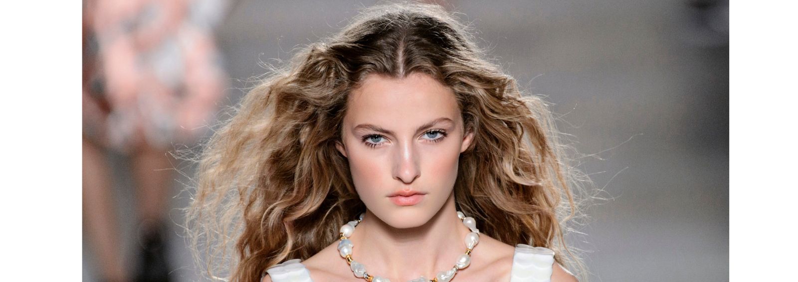 banner-photo-model-runway-hairstyle