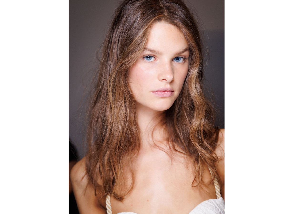brown-hair-blonde-long-pierce-look-hairstyle-color