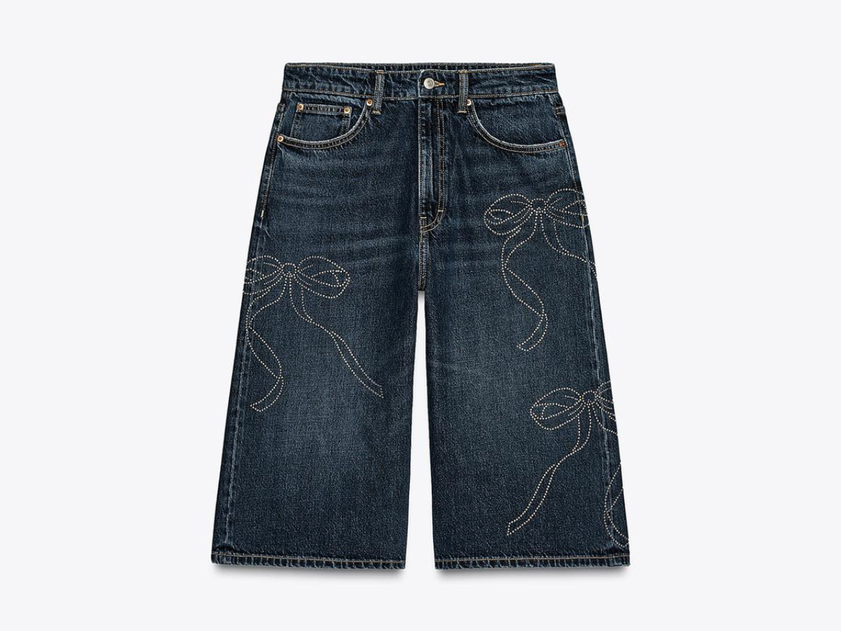 zara-short-denim-short-ribbon-print