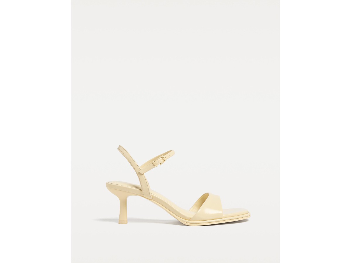 Stradivarius-brand-sandals