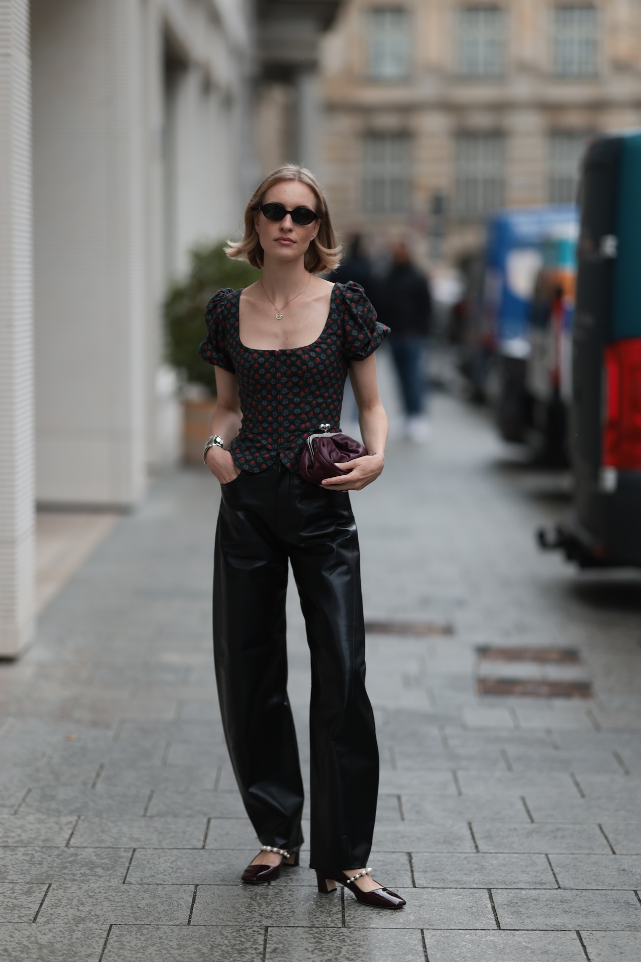 barrel-leg trousers