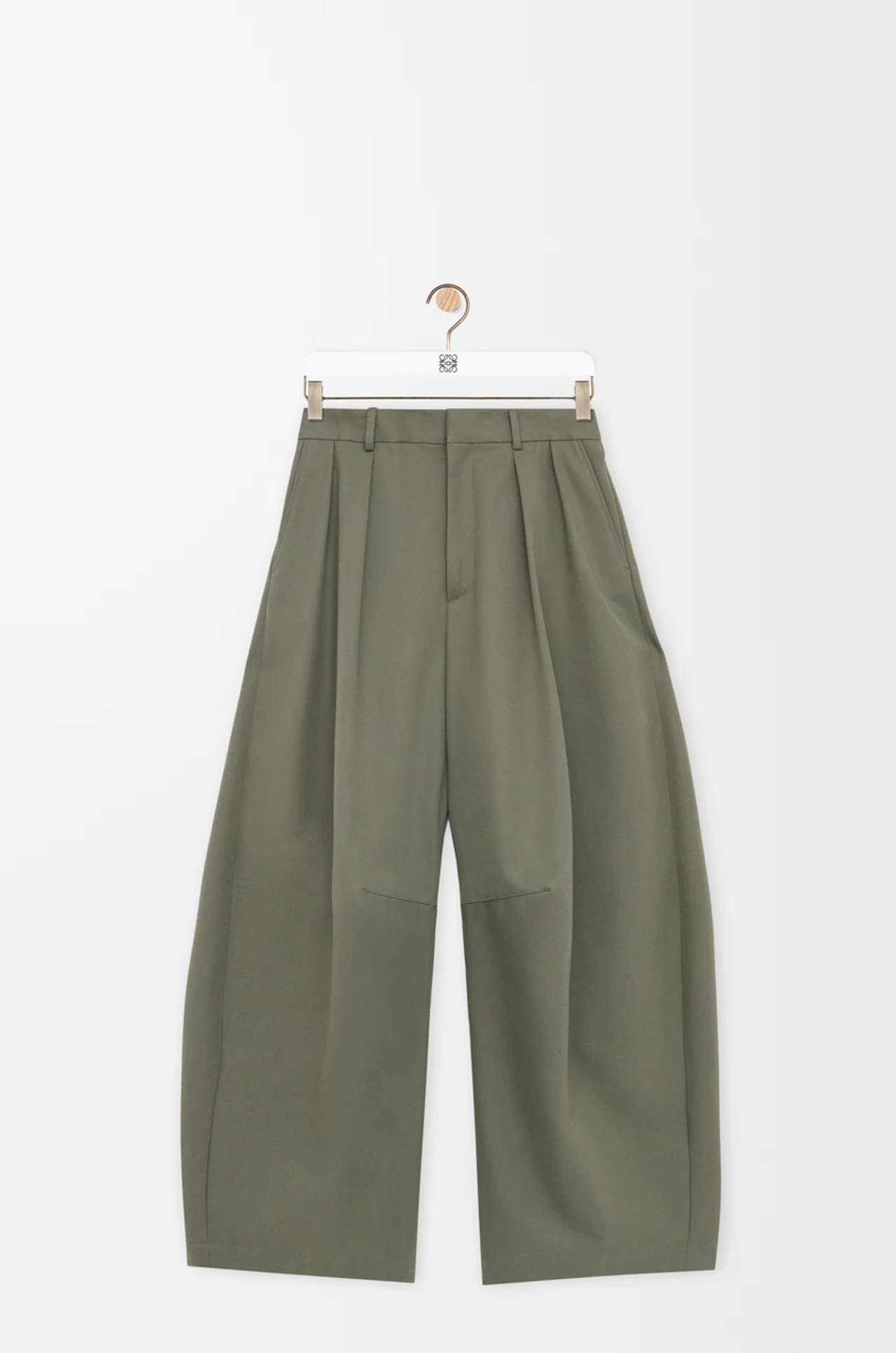 barrel-leg trousers