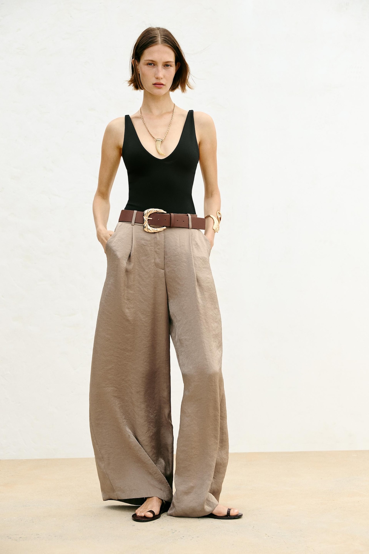 barrel-leg trousers