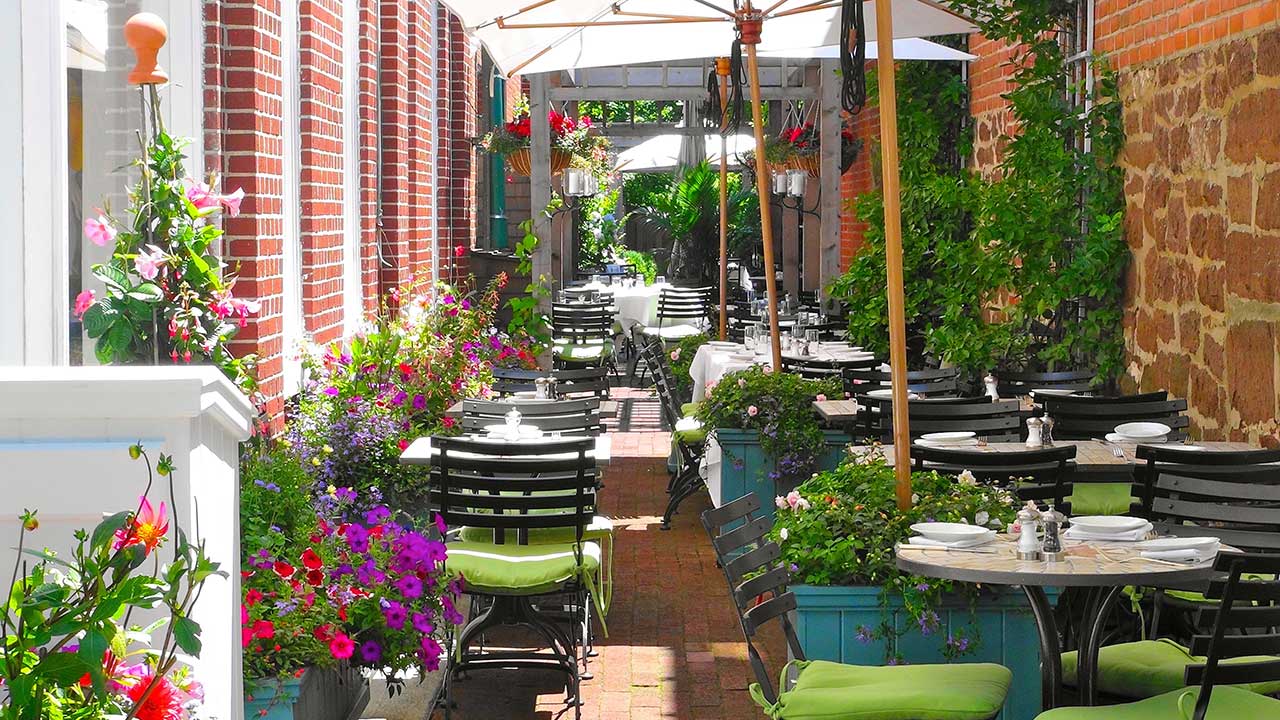 GRAZIA USA Hamptons 2025 Gazette: Sant Ambroeus