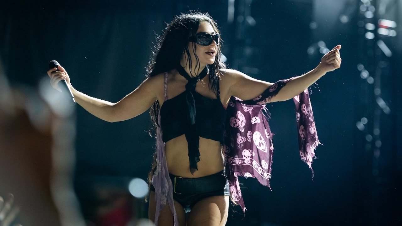 ALEXANDER McQUEEN ストール　平成　グランジ Charli XCX Revives Alexander McQueen Skull Scarf at Glastonbury
