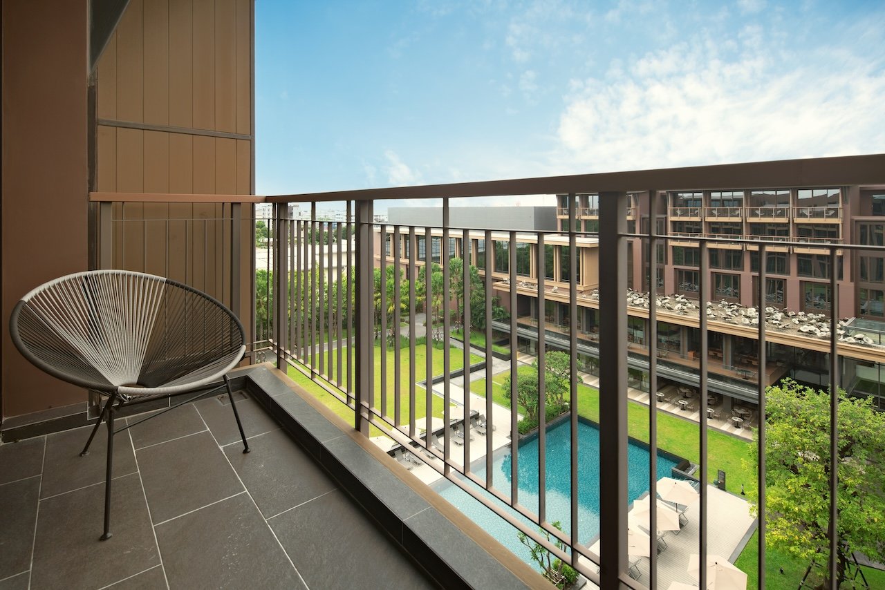 Courtyard by Marriott Bangkok Suvarnabhumi Airport pool view
