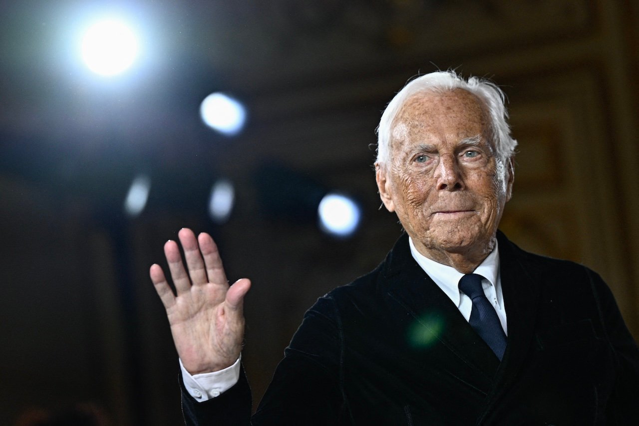 Italian designer Giorgio Armani acknowledges the applause at the end of his presentation for Armani Prive during the Women's Haute-Couture Spring/Summer 2025 Fashion Week
