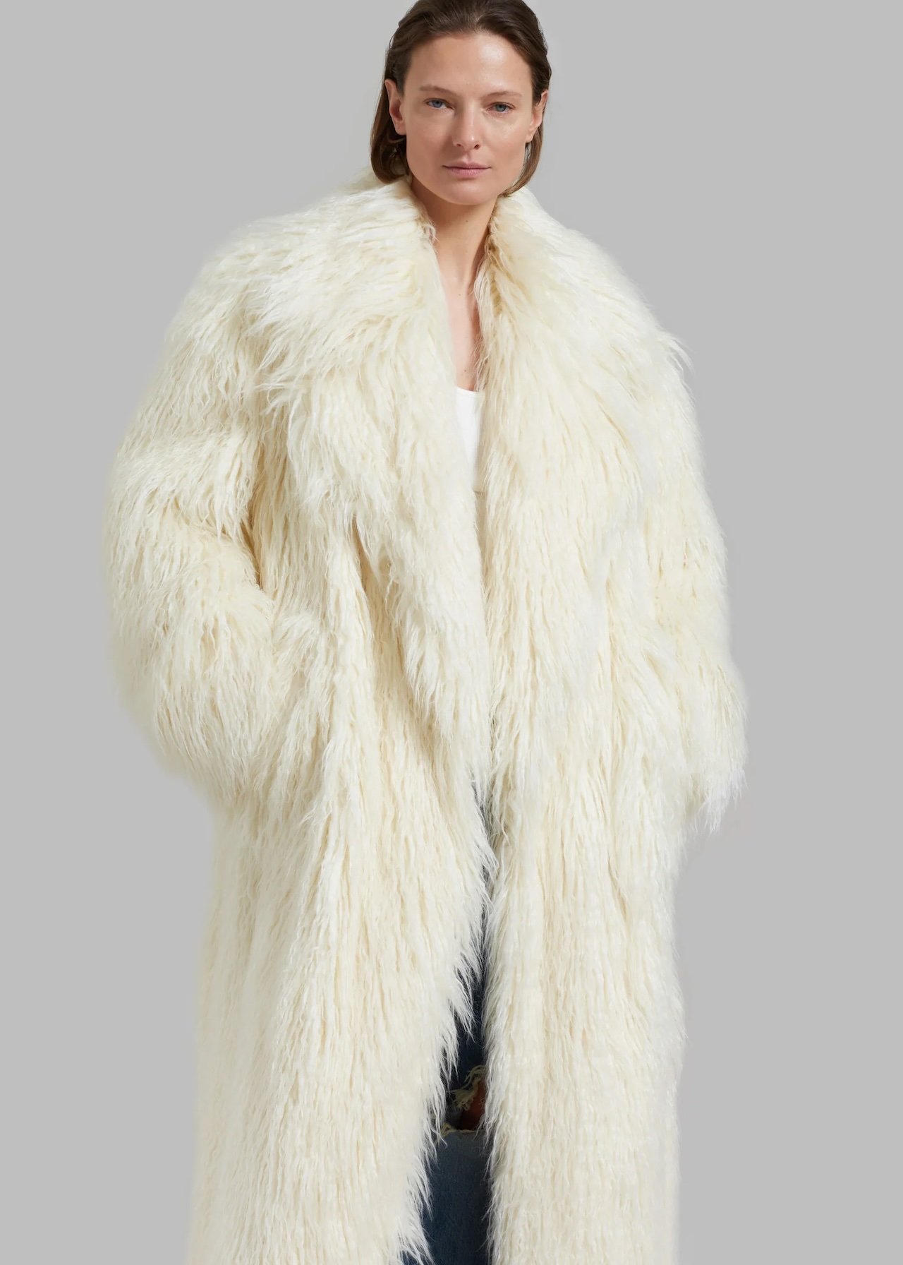 winter capsule wardrobe: faux fur coat