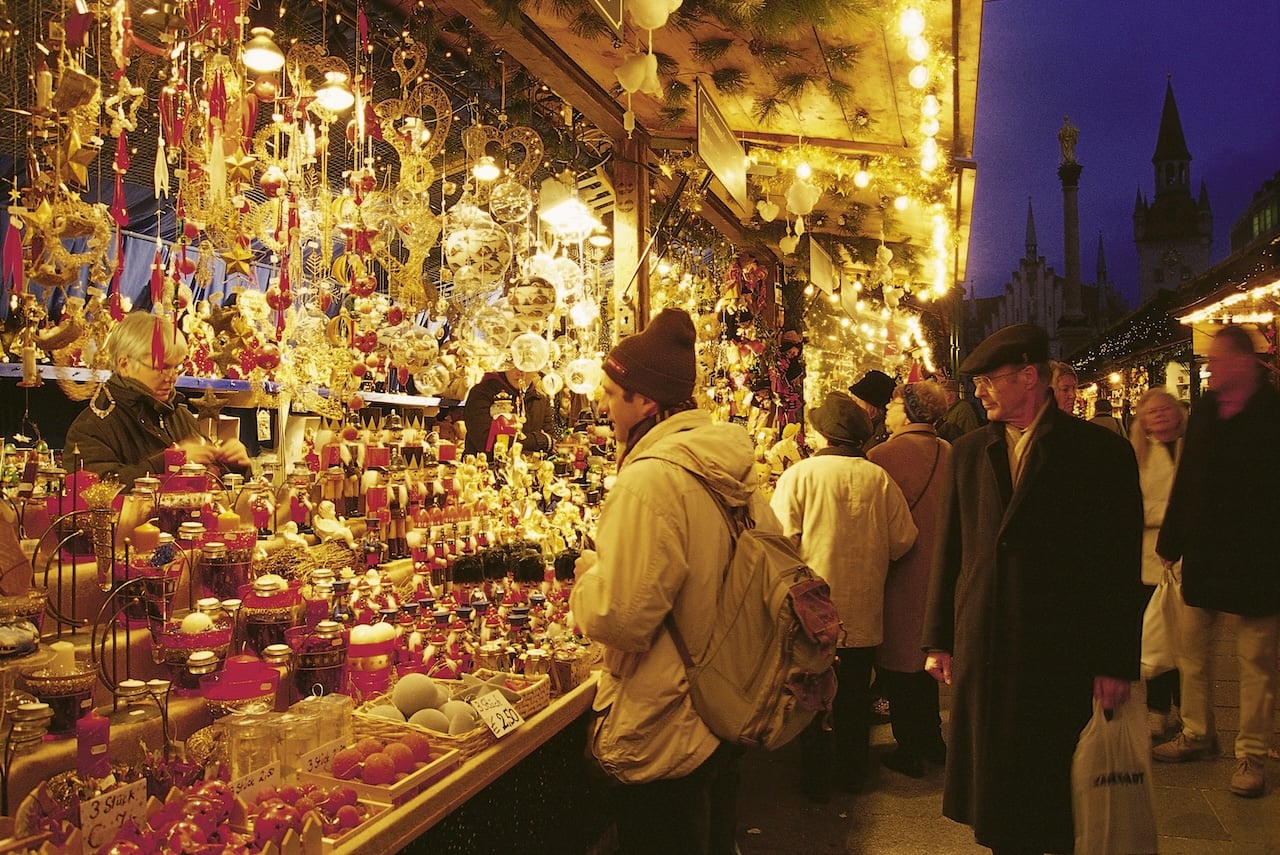 Marktstand Christkindlmarkt München, © München Tourismus, Bernd Römmelt