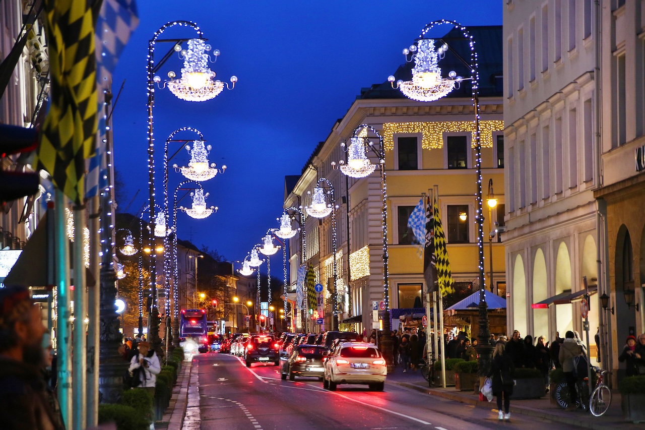 Weihnachtsbeleuchtung in der Brienner Strasse, &copy; M&uuml;nchen Tourismus, Tommy L&ouml;sch