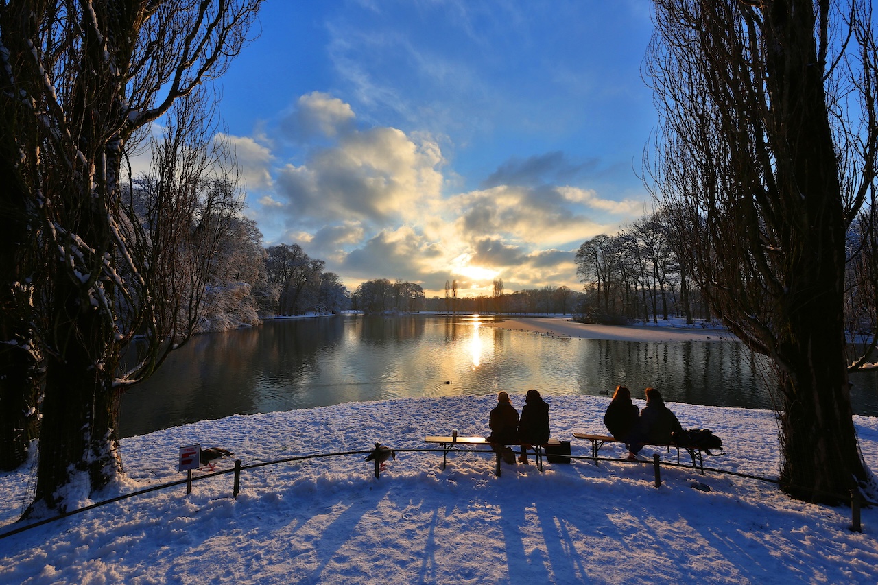 Winterlicher Sonnenuntergang im Englischen Garten, &copy; M&uuml;nchen Tourismus, Tommy L&ouml;sch