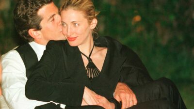John F. Kennedy, Jr. editor of George magazine, gives his wife Carolyn a kiss on the cheek during the annual White House Correspondents dinner May 1, 1999 in Washington, D.C.