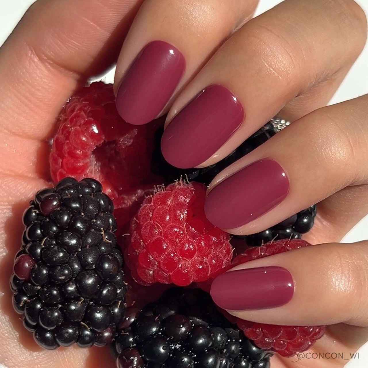 berry maroon Glamnetic nails