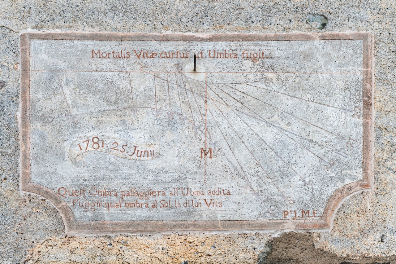 Sundial. Cerete Basso. Italy. (Photo by: Danilo Donadoni/REDA/Universal Images Group via Getty Images)
