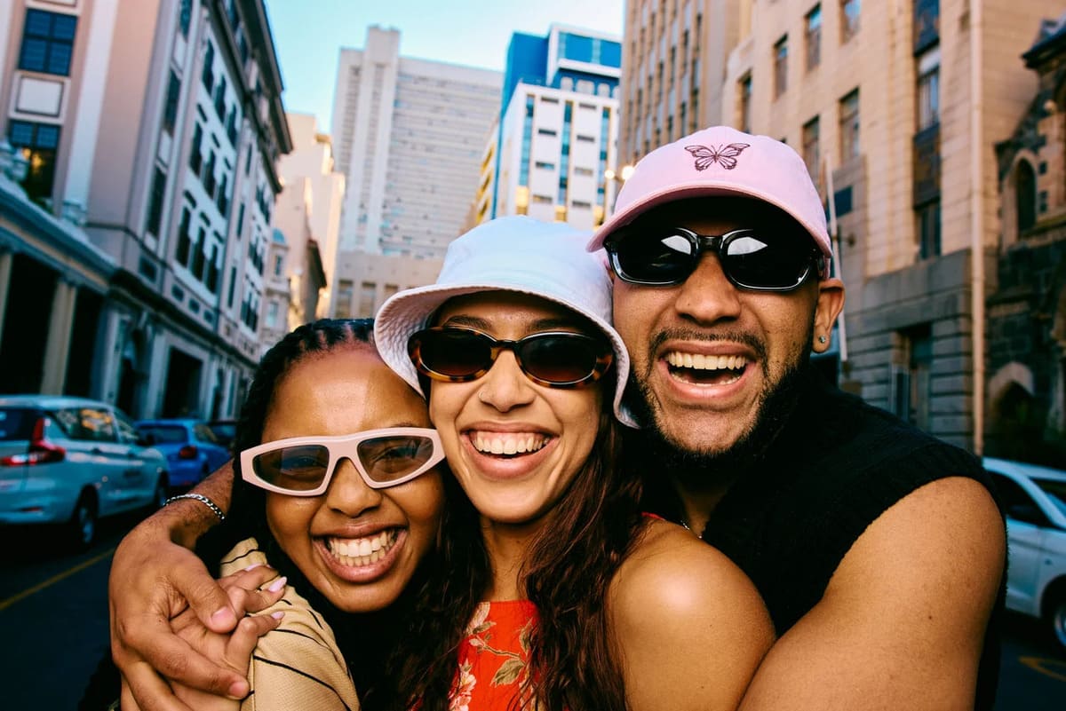 these oversized Y2K-inspired sunglasses are about to take over the chicest looks of 2026