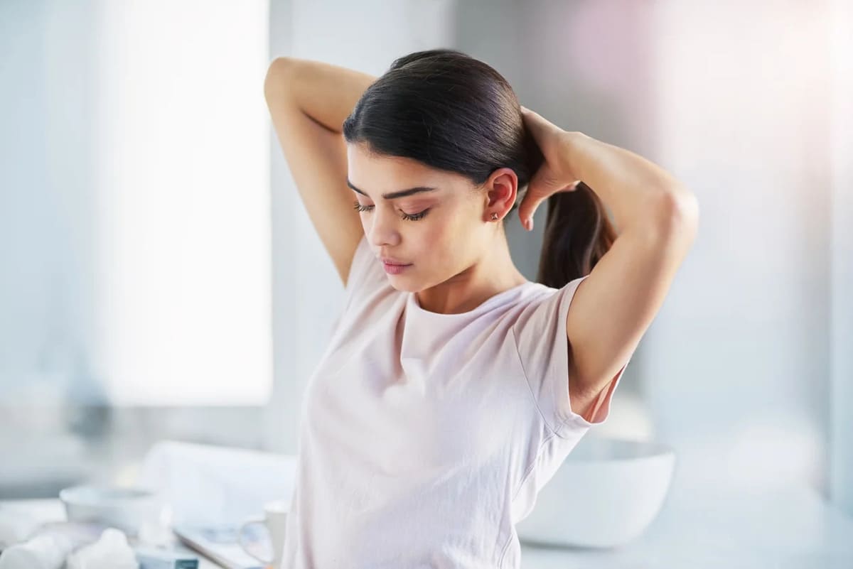 this French hair accessory transforms flat hair into a glamorous hairstyle in one simple move