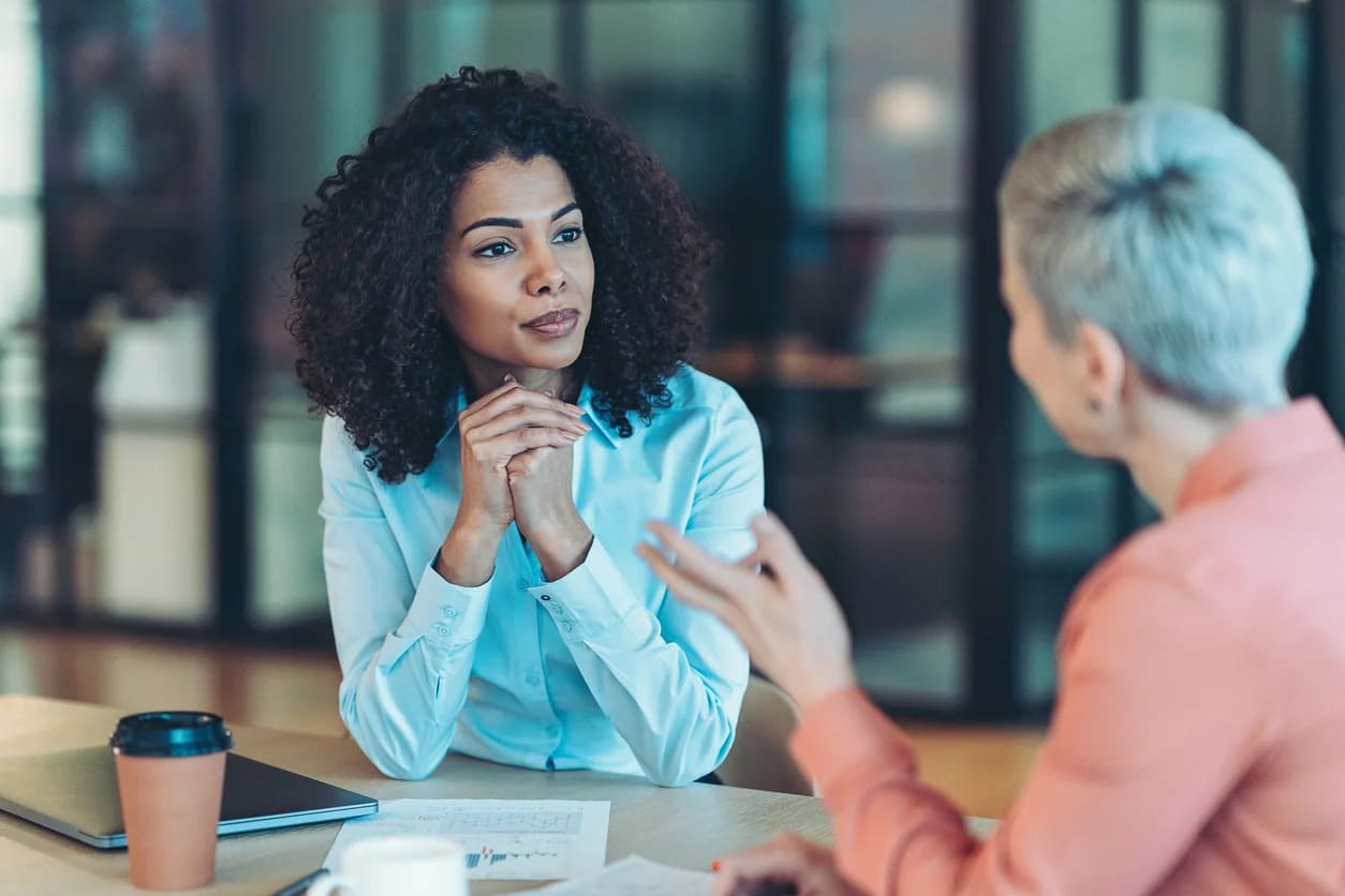 these 5 phrases instantly shut down unsolicited advice and protect your confidence