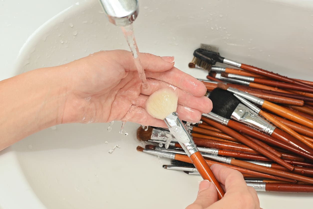 Your Dirty Makeup Brushes Are Harboring More Bacteria Than You Think 