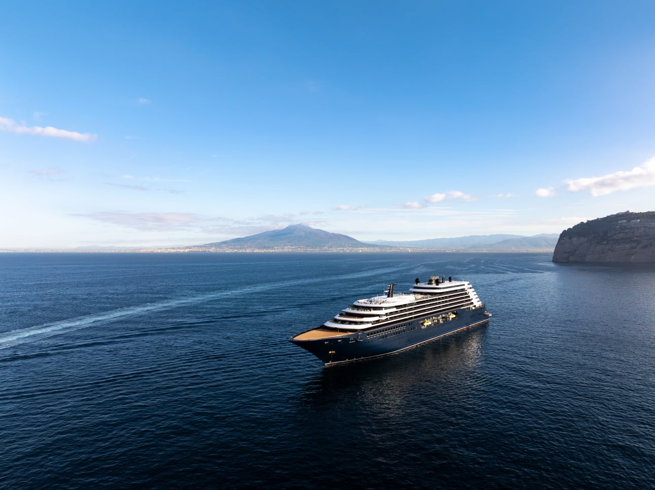 Luminara at sea; photo by Don Riddle, courtesy of The Ritz-Carlton Yacht Collection.
