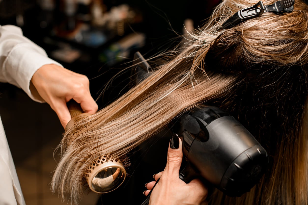 This Is the Secret to Nailing the 90s Blowout at Home
