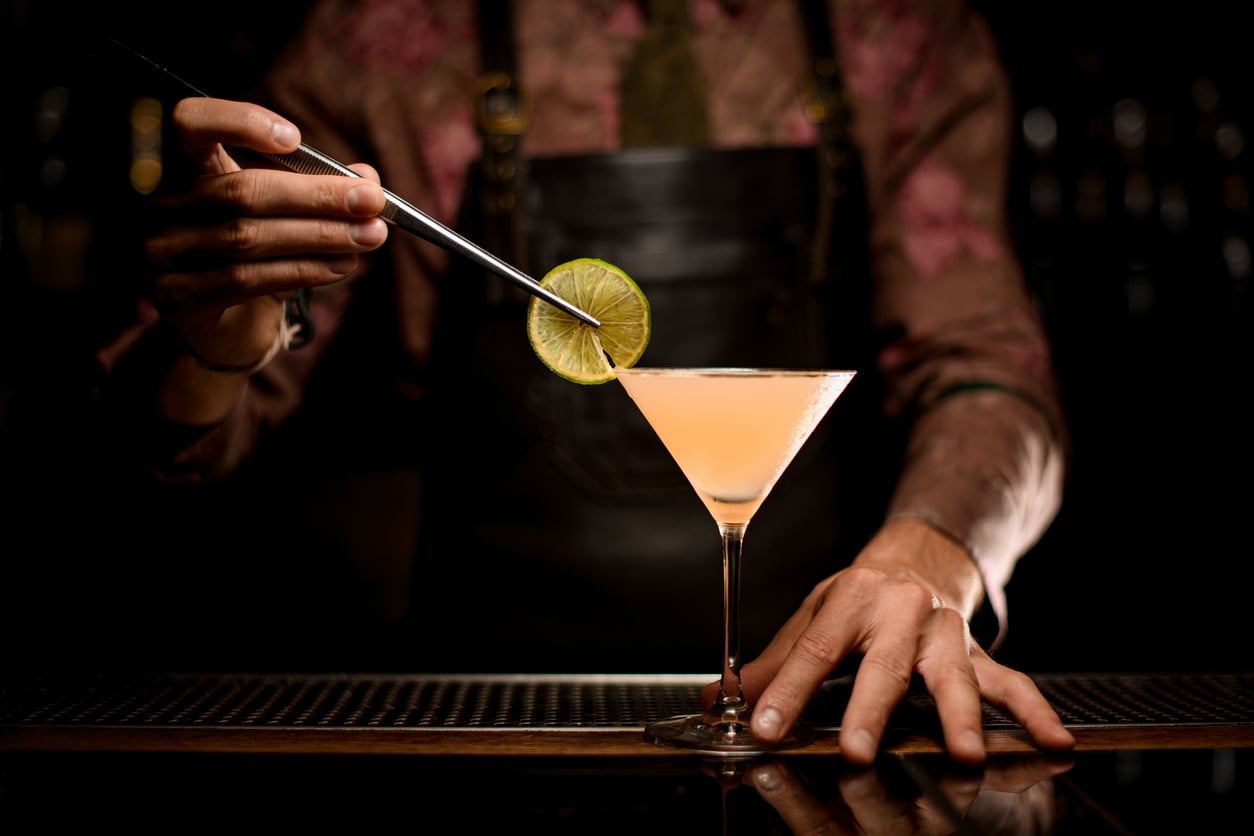  the One Thing You Should Never Do When Your Drink Is Being Made