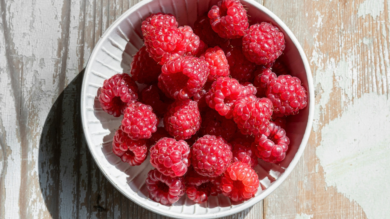 Bowl of raspberries