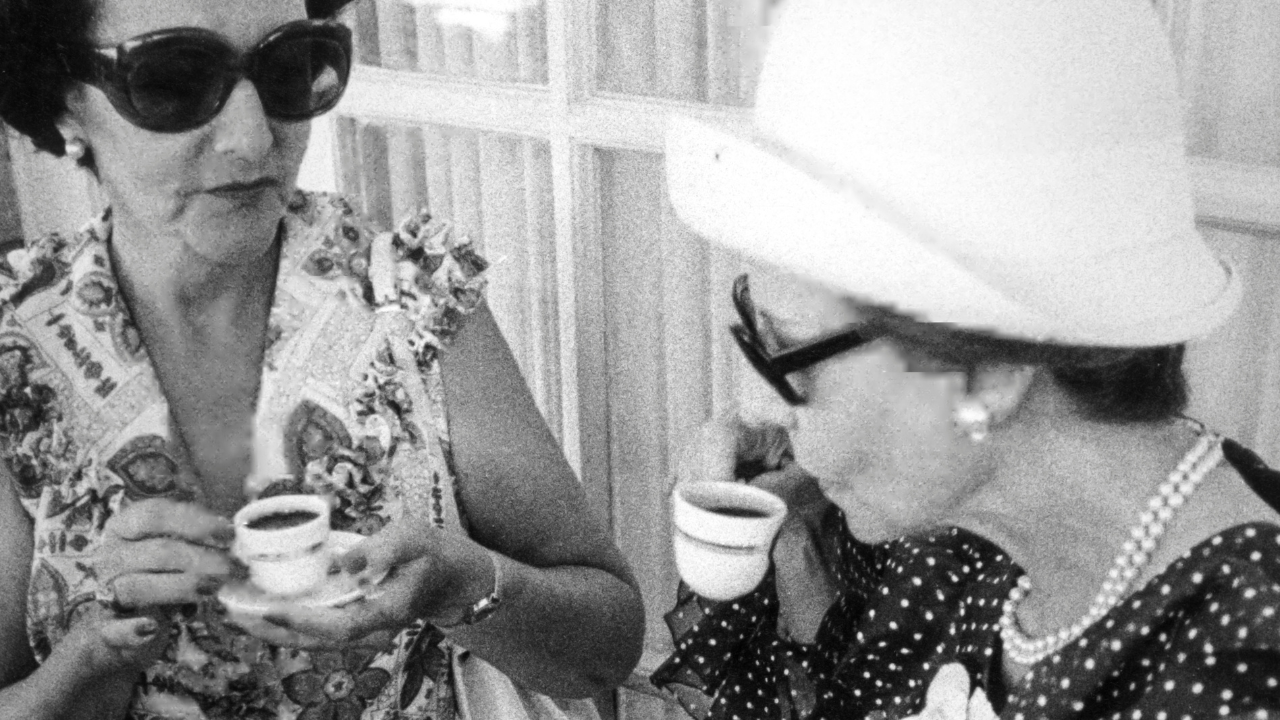 Women drinking coffee