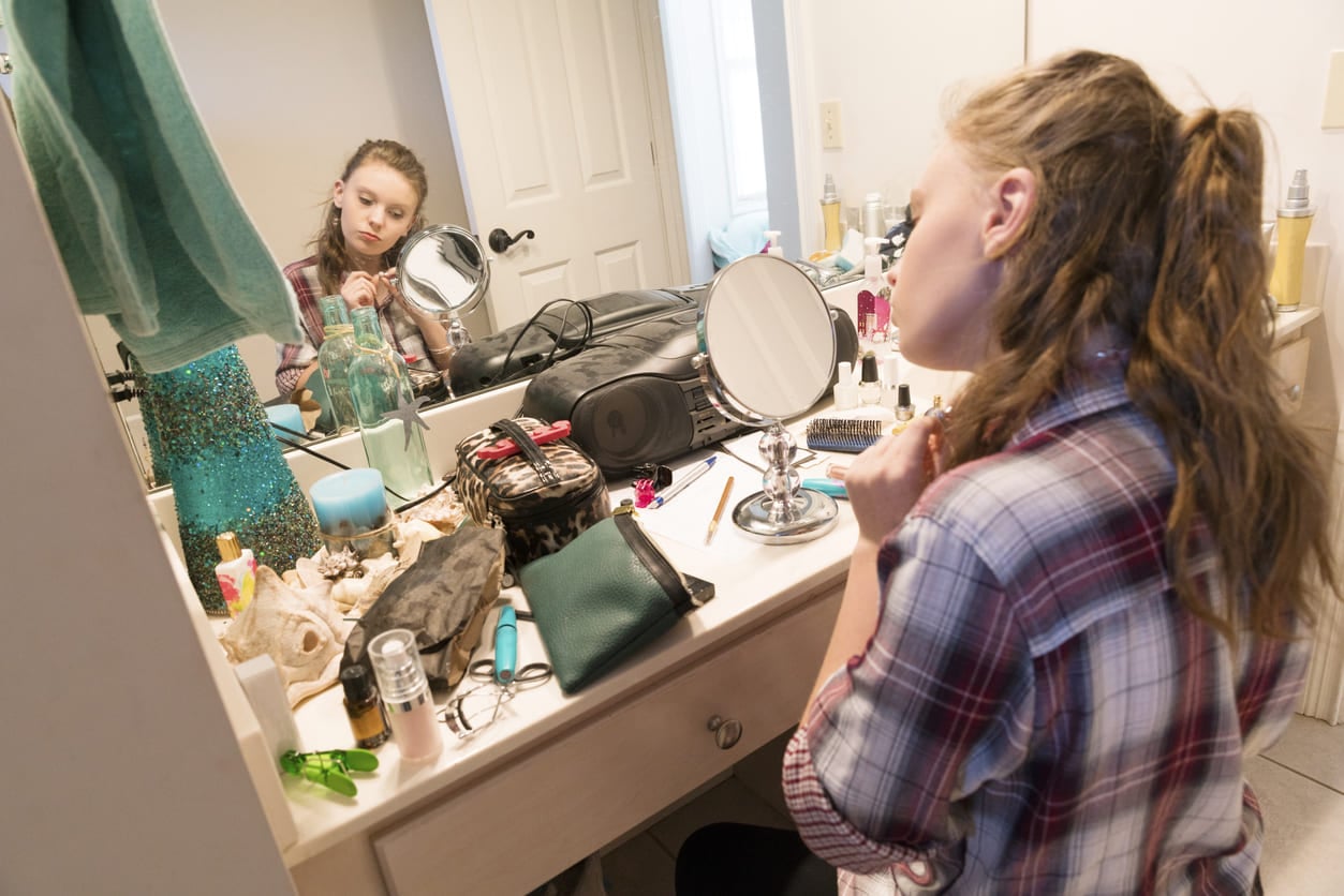 Teens Who Watch Beauty Tutorials Use Up to 40% More Products Loaded With Hormone-Disrupting Chemicals