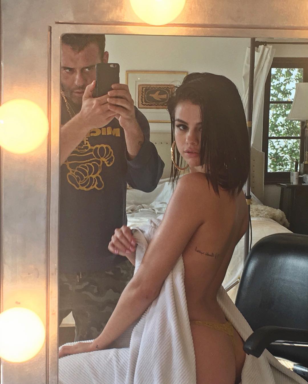 Selena Gomez bares her behind in daring new Instagram post.